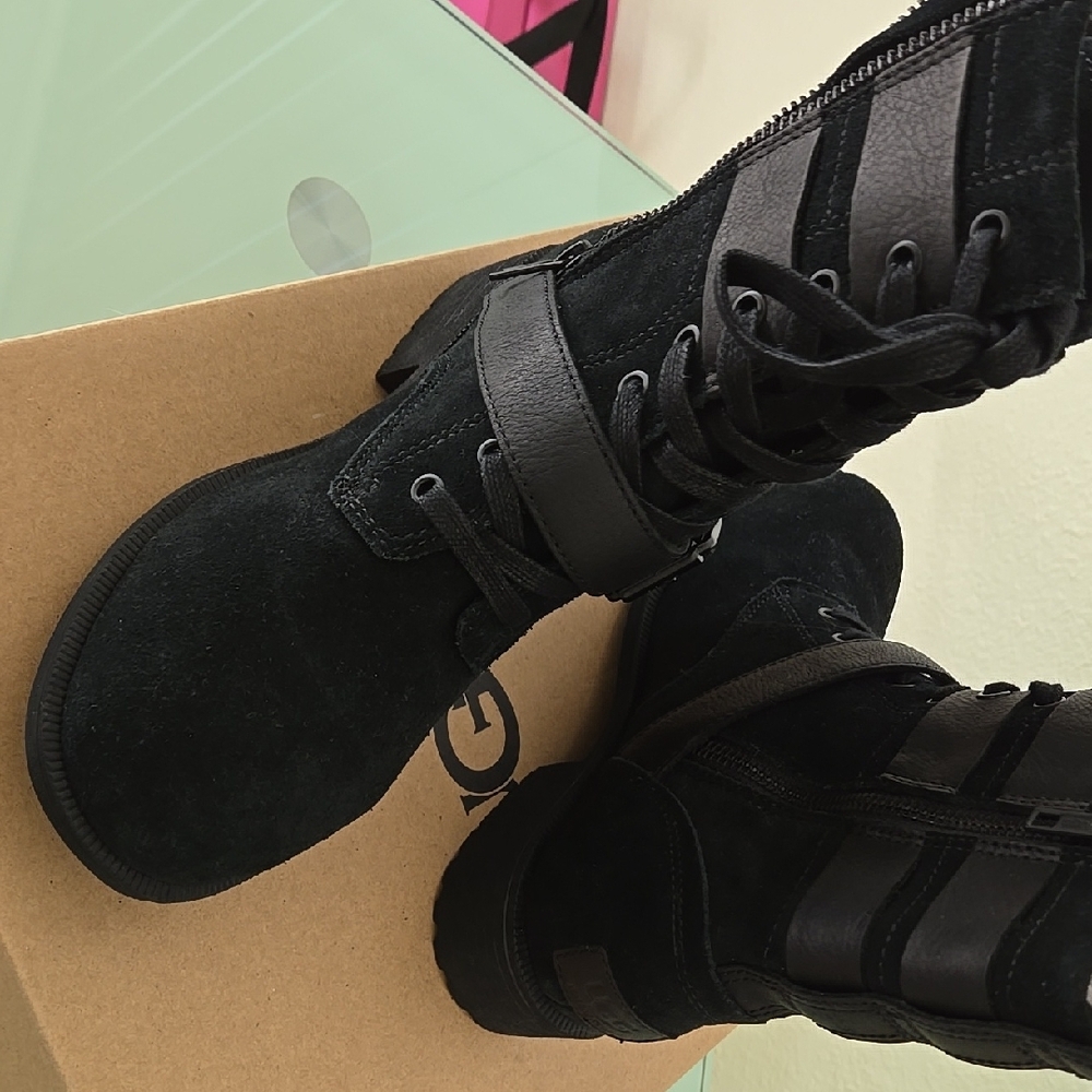 UGG Zia Black Suede Boots Sherpa Lined NWT 7.5 Womens - Picture 9 of 13